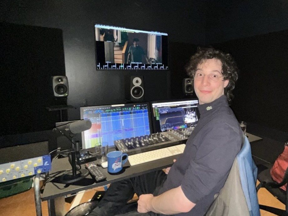 Yatoni Roy Cantu en studio de mixage